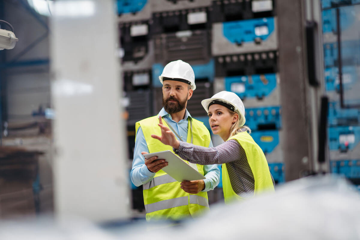 Équipe Synoptic ERP sur un site industriel